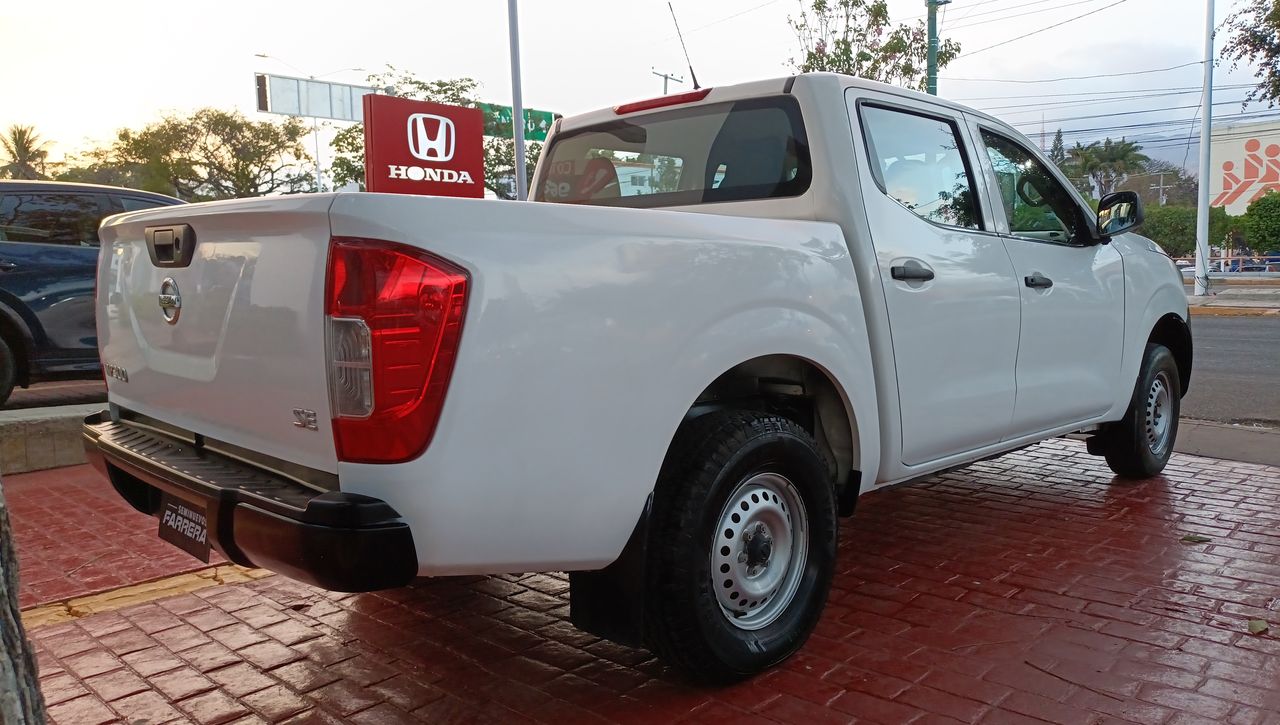 2020 Nissan NP300 Doble Cabina 2.5 SE Paq Seguridad Mt