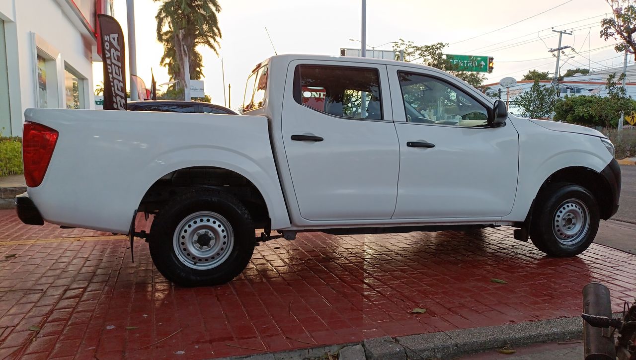 2020 Nissan NP300 Doble Cabina 2.5 SE Paq Seguridad Mt