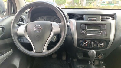 2020 Nissan NP300 Doble Cabina 2.5 SE Paq Seguridad Mt