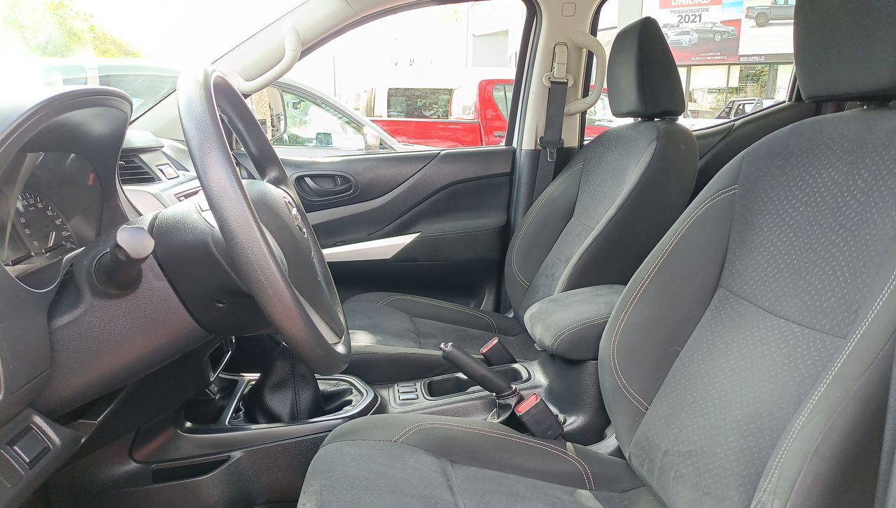 2020 Nissan NP300 Doble Cabina 2.5 SE Paq Seguridad Mt