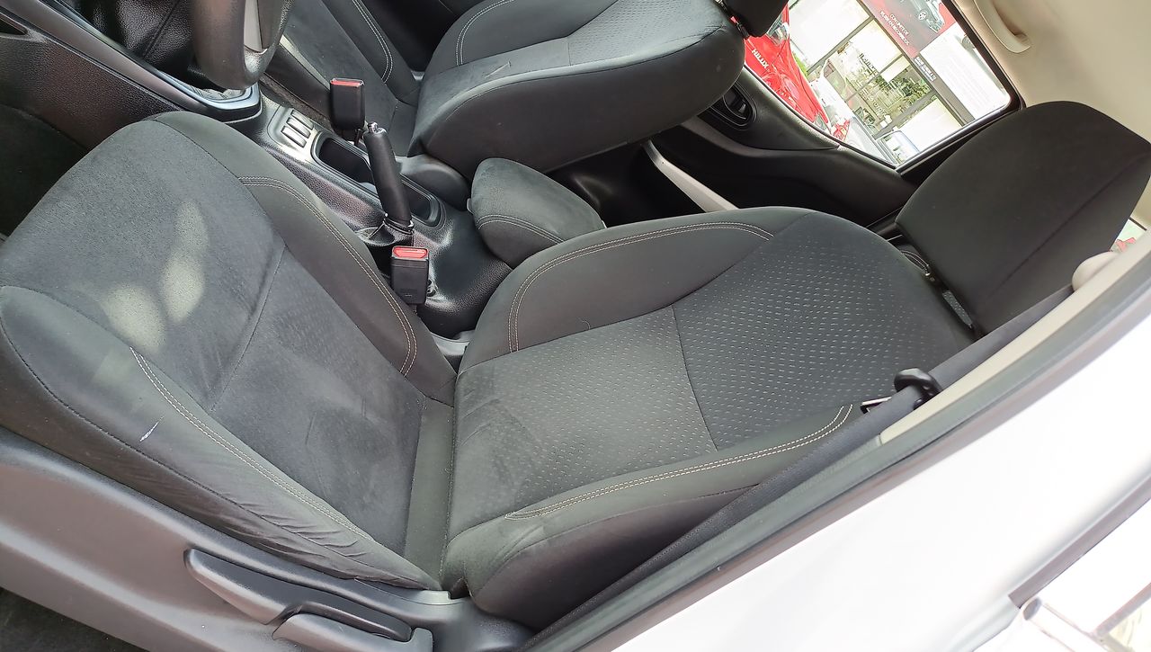 2020 Nissan NP300 Doble Cabina 2.5 SE Paq Seguridad Mt