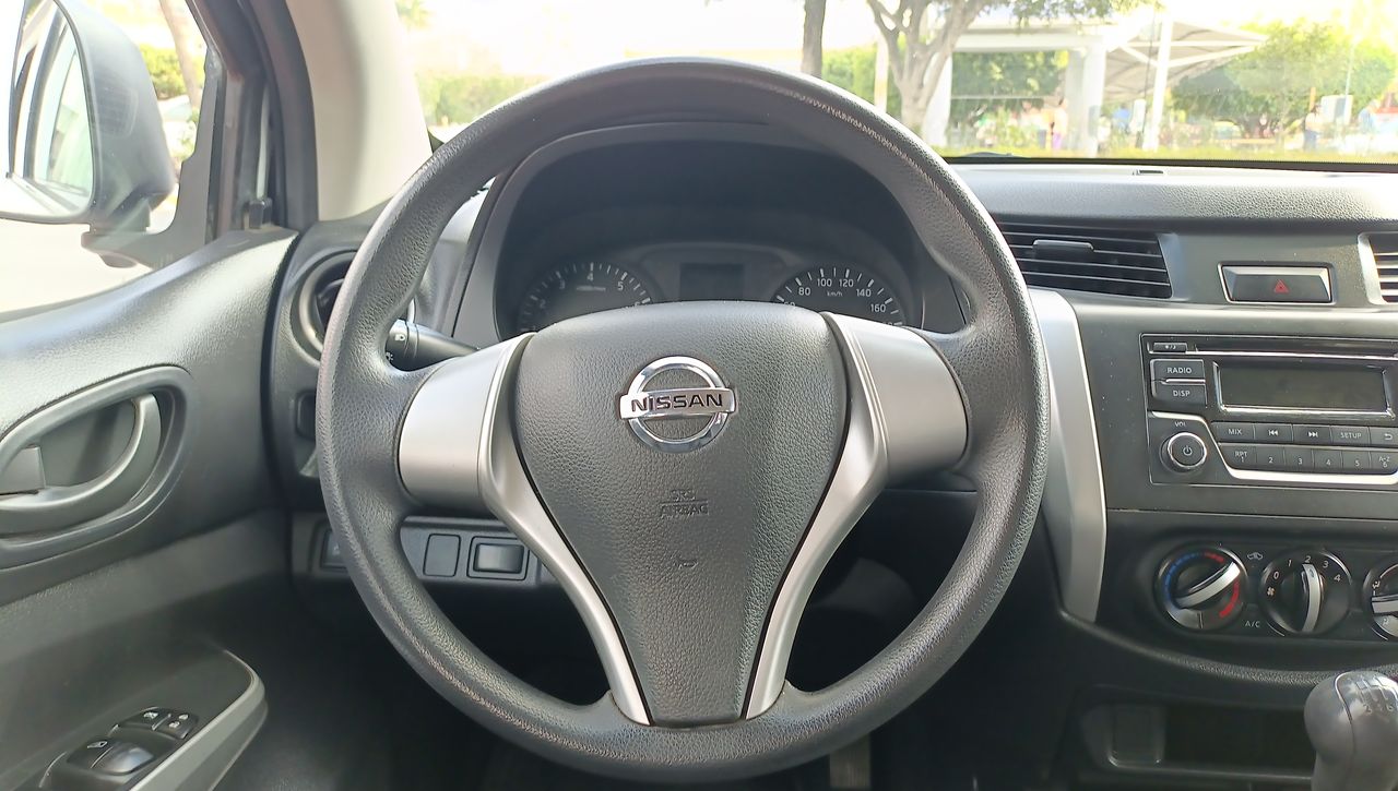2020 Nissan NP300 Doble Cabina 2.5 SE Paq Seguridad Mt