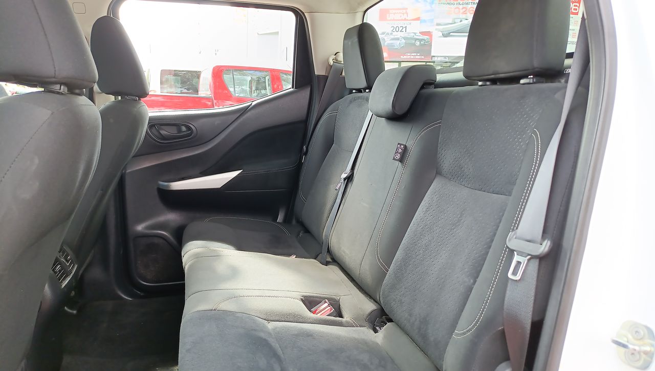 2020 Nissan NP300 Doble Cabina 2.5 SE Paq Seguridad Mt