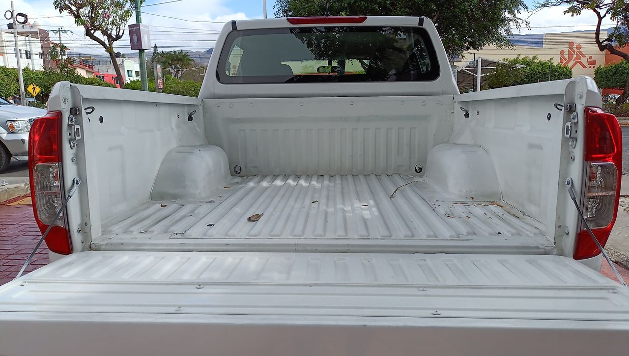 2020 Nissan NP300 Doble Cabina 2.5 SE Paq Seguridad Mt